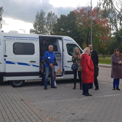 Prie bendruomenės namų šurmuliavo šeimos su augintiniais