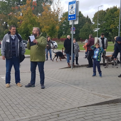 Prie bendruomenės namų šurmuliavo šeimos su augintiniais