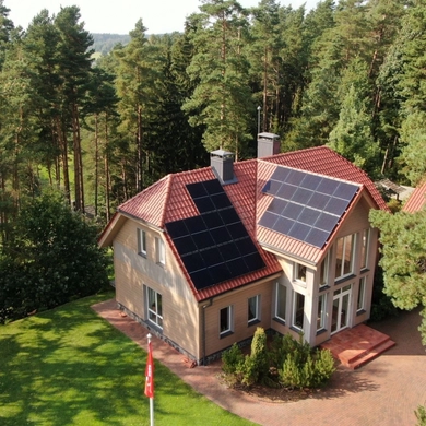 Saulės elektrinės – raktas į jūsų energetinę nepriklausomybę