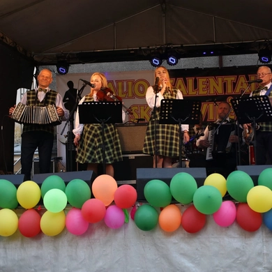 Skaudvilę užliejo net dviejų festivalių melodijos