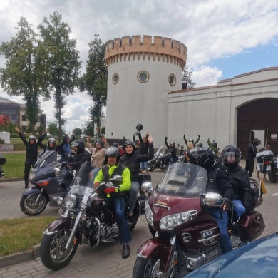 Sunku patikėti, bet tiesa: iš ratukų – ant motociklo