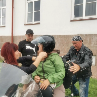 Sunku patikėti, bet tiesa: iš ratukų – ant motociklo
