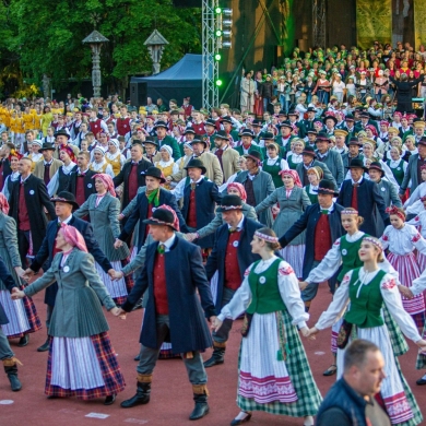 Tauragės miesto gimtadienyje vieningai suskambėjo apskrities Dainų šventė