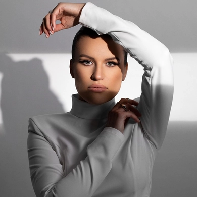 Tauragiškė Emilija Katauskaitė „Eurovizijos“ atrankoje pristatys dainą apie lūžį gyvenime