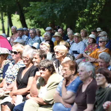 Teatras po atviru dangumi – tarp Baublių ir ąžuolų