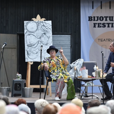 Teatras po atviru dangumi – tarp Baublių ir ąžuolų