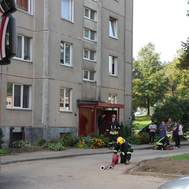 Ugniagesiai skubėjo į Tarailius