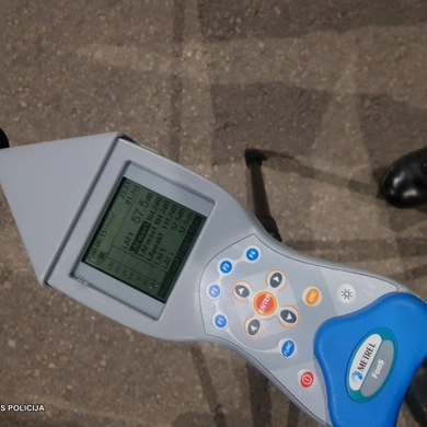 Už motociklais ir automobiliais viršytą triukšmo lygį skirtos baudos