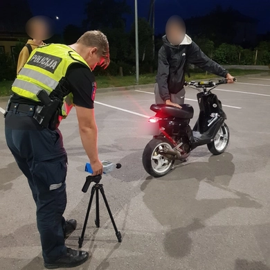 Už motociklais ir automobiliais viršytą triukšmo lygį skirtos baudos