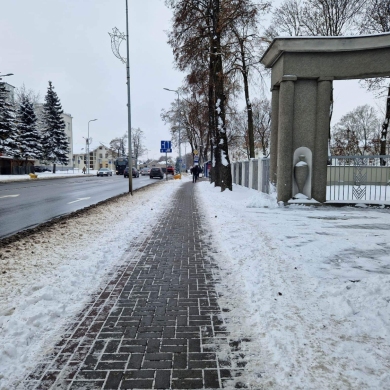 Vairuokite atsargiai – daugelyje kelių plikledis, kai kurios miesto gatvės primena čiuožyklas