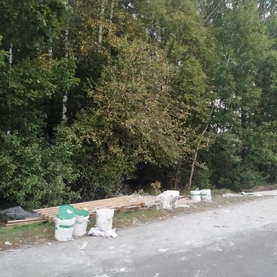 Vairuokite atsargiai: į Kunigiškius vedančiame kelyje vis dar šalinami avarijos padariniai