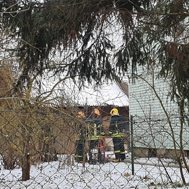 Vidurdienį ugniagesiai gelbėtojai iškviesti į Akacijų gatvę