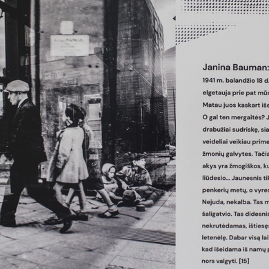 Viešosios bibliotekos skaitykloje eksponuojama paroda „Gyvųjų miestas/Mirusiųjų miestas“