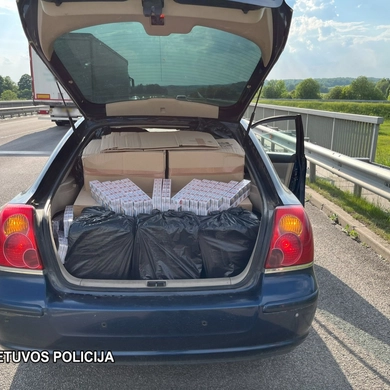 Vilnietis automobilyje gabeno kontrabandines cigaretes, kurių vertė viršija 45 tūkst. eur.