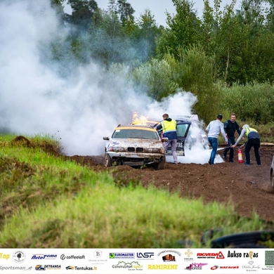„Weekend Grand Race“ Tauragėje trasoje virė aistros ir liepsnojo automobiliai