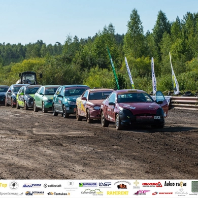 „Weekend Grand Race“ Tauragėje trasoje virė aistros ir liepsnojo automobiliai