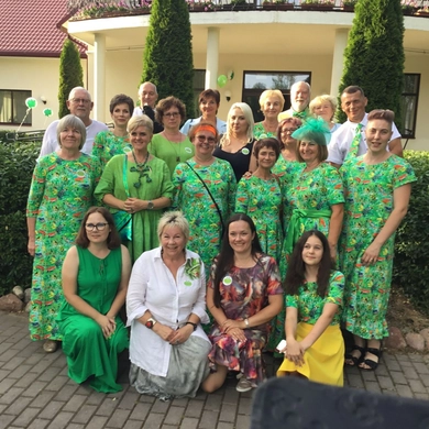 Žalioj žolėj žalia varlė...