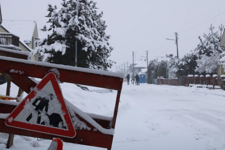 Šaltis ir sniegas sutrukdė gatvių remontą – perskirstytos šių metų lėšos